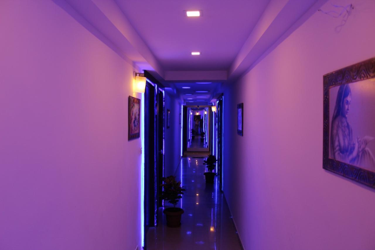 Hotel Kum Kum Adalaj Exteriér fotografie