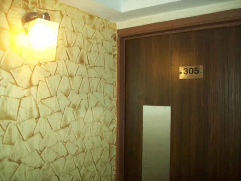 Hotel Kum Kum Adalaj Exteriér fotografie